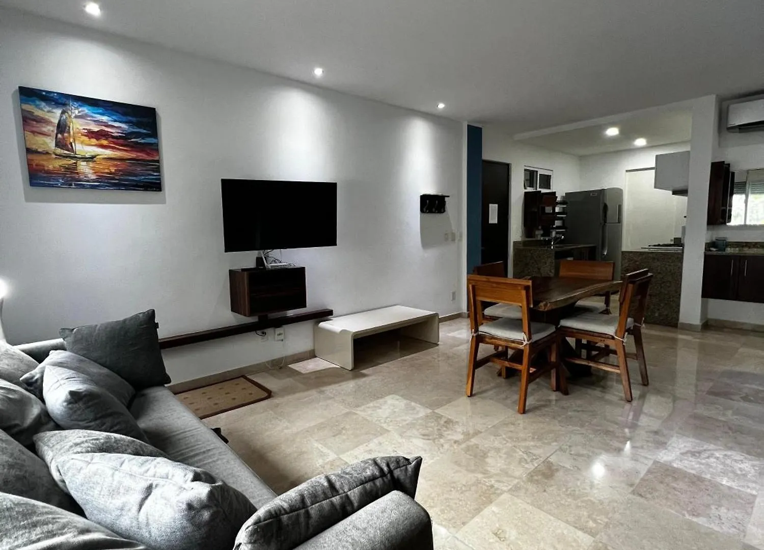 Comodo Departamento Con Alberca. Playa del Carmen